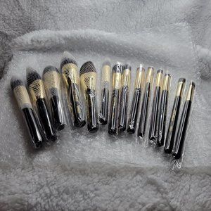 Playing in Makeup By Yolondo (PIMBY) 14 piece Brush Bundle NEW